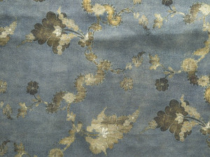 Шелковая ткань с цветочным рисунком