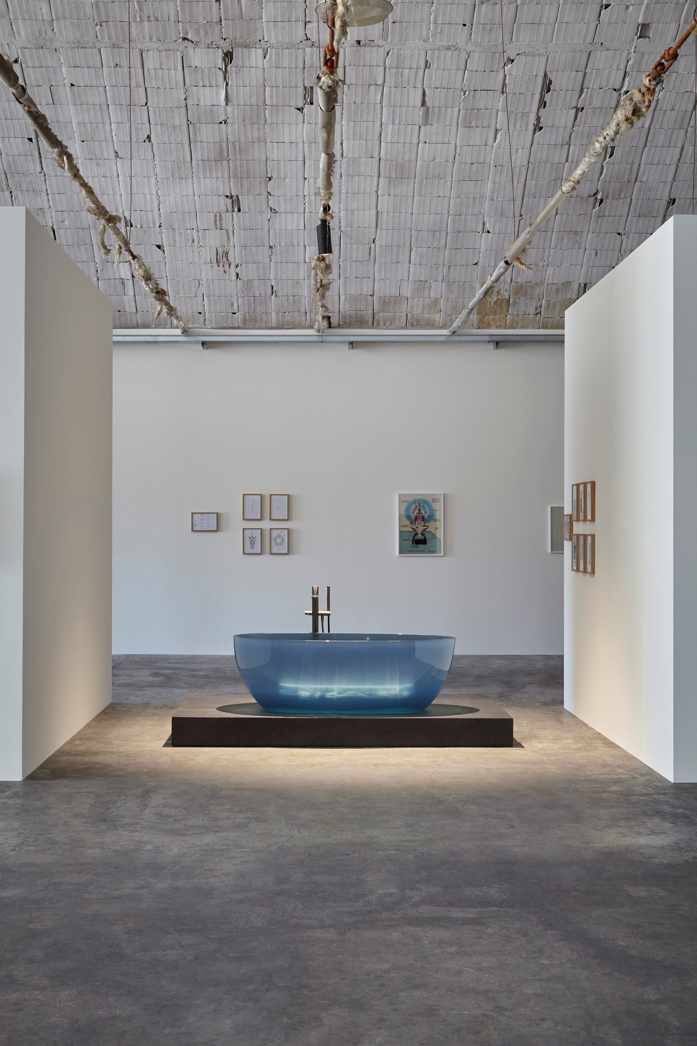 Овальная ванна в центре комнаты в Cristalmood® Antoniolupi REFLEX ARCH-00120140 - Вид №10