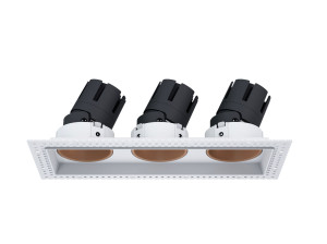 Несколько светодиодных утопленных прожекторов