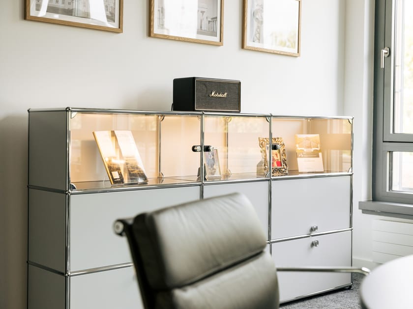 Шкаф из стали и стекла со встроенным освещением USM USM Haller E ARCH-00054373