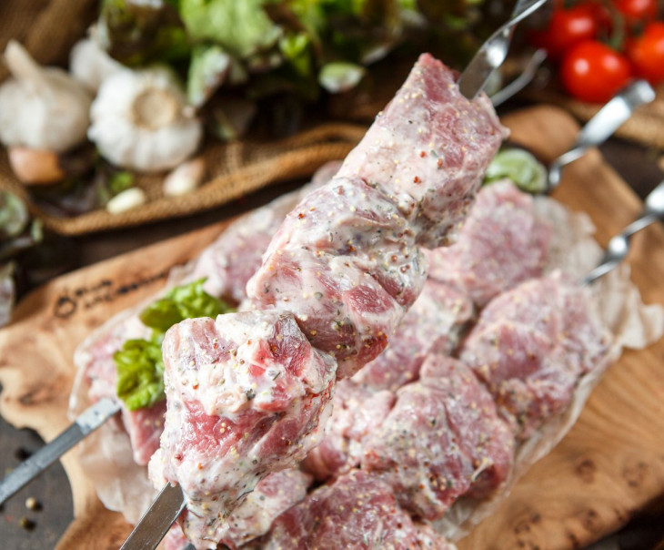 6264 Шашлык из свиной шейки в кефирном маринаде с прованскими травами Вкусляндия  - Вид №1