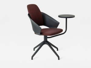 Стул из ткани с высокой спинкой и поворотным планшетом