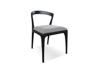 Деревянный стул с мягким сиденьем