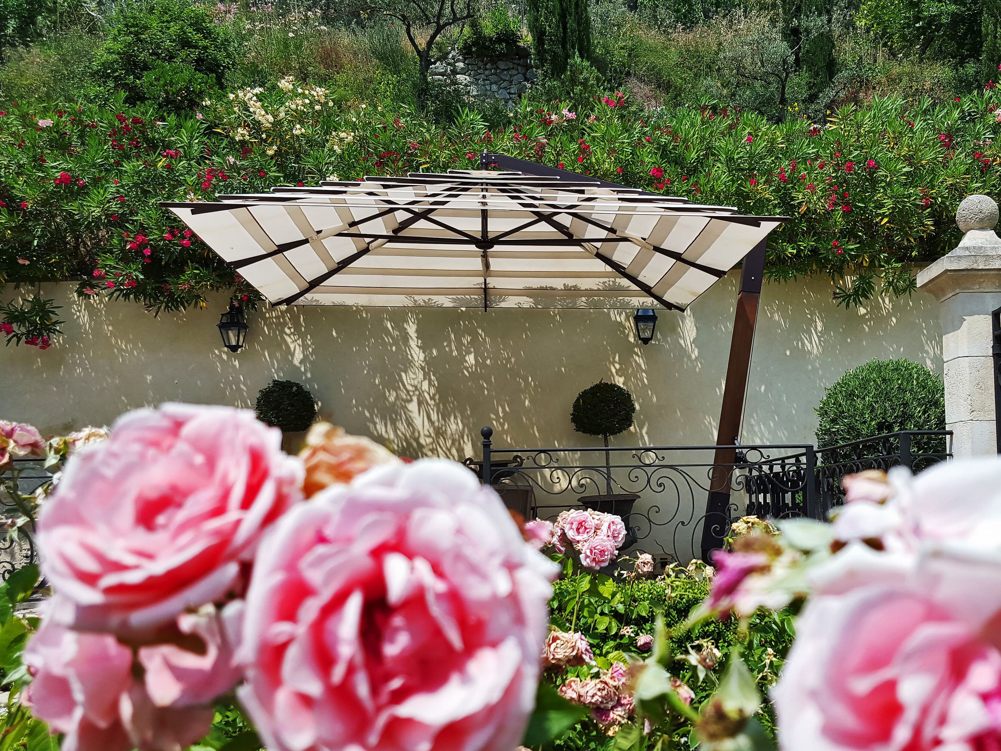 Многовальвольный зонтик ® System с боковым полюсом Gardenart SIRIO ARCH-00035047