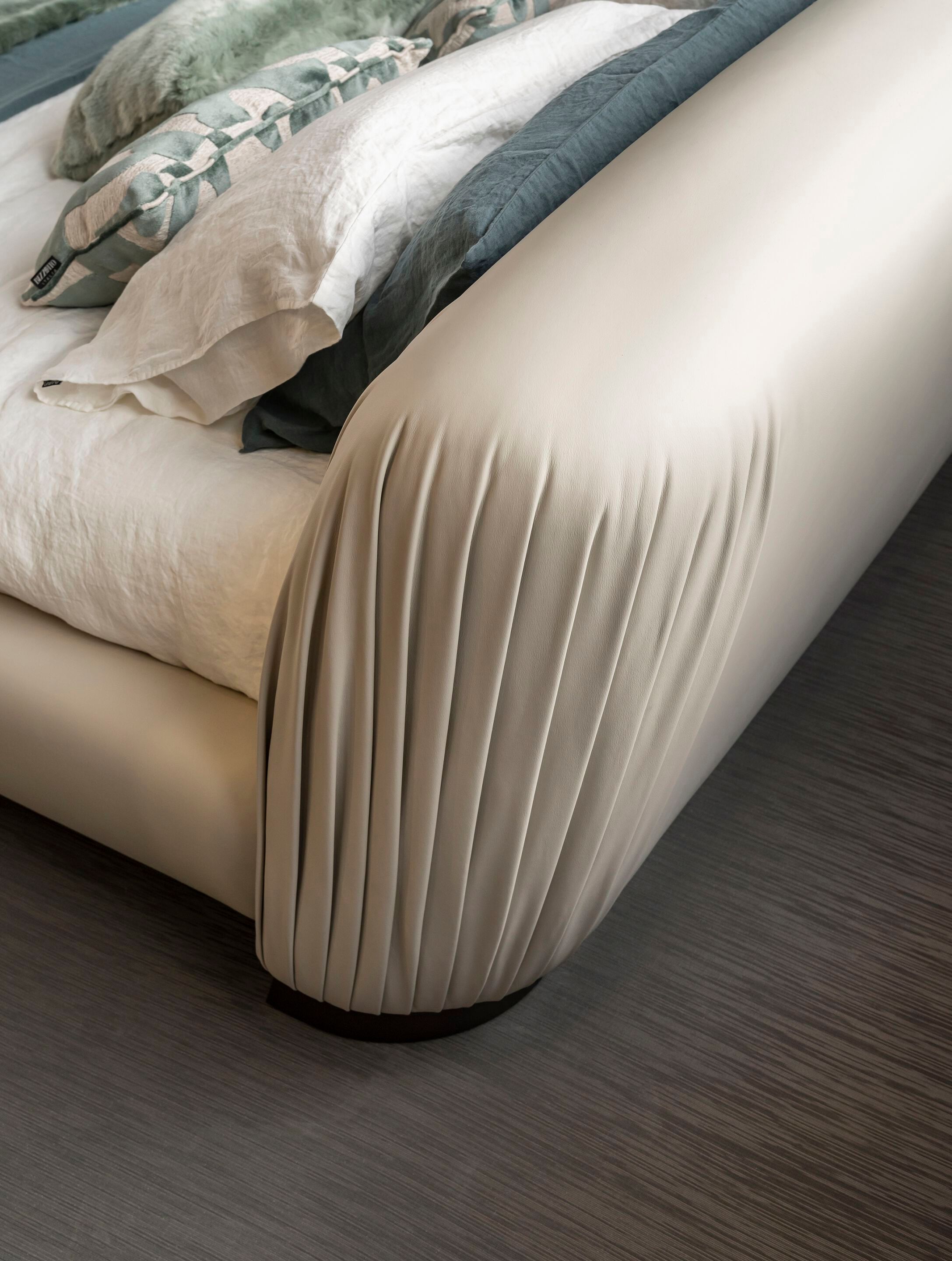 Кожаная двуспальная кровать Bizzotto Italia ARCH-00013060 - Вид №2