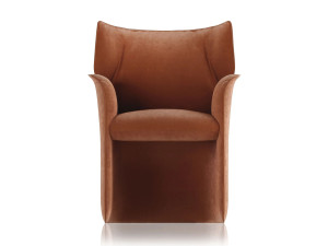 Тканевое кресло с подлокотниками