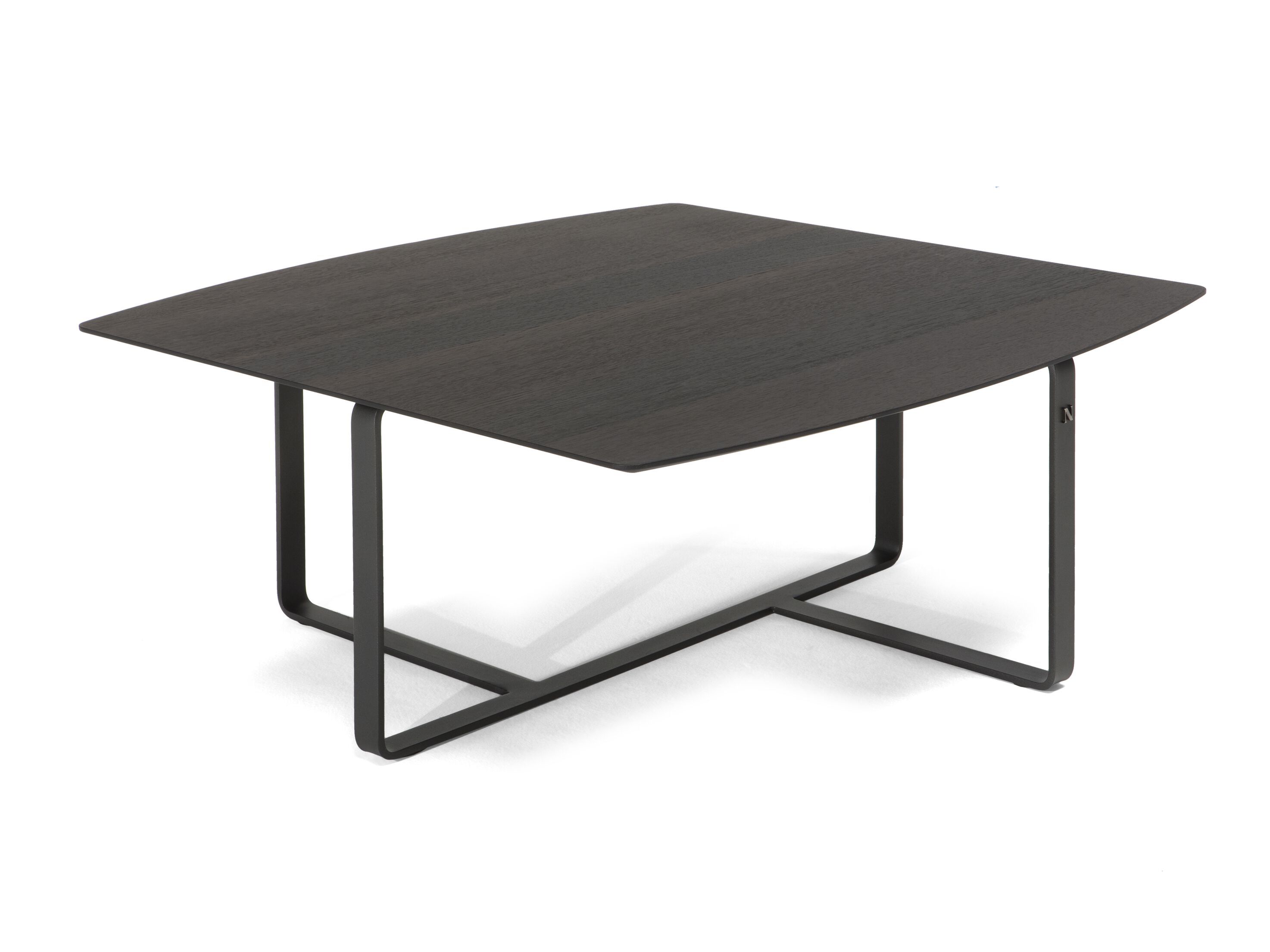 Низкий квадратный журнальный столик с деревянной столешницей Natuzzi Italia время ARCH-00091643