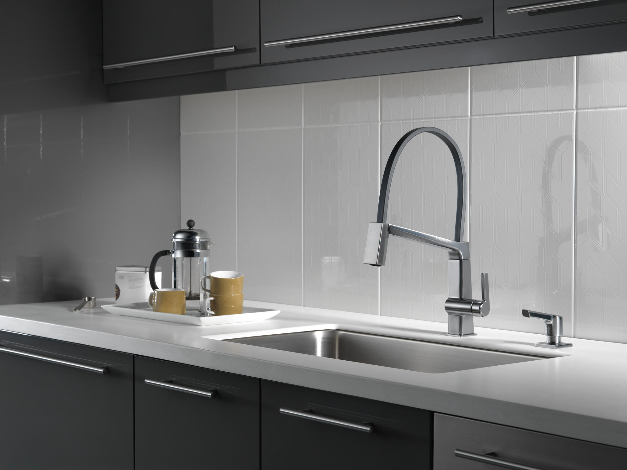 RP91950AR Дозатор мыла / лосьона Delta Faucet Pivotal Арктическая нержавеющая сталь  - Вид №4