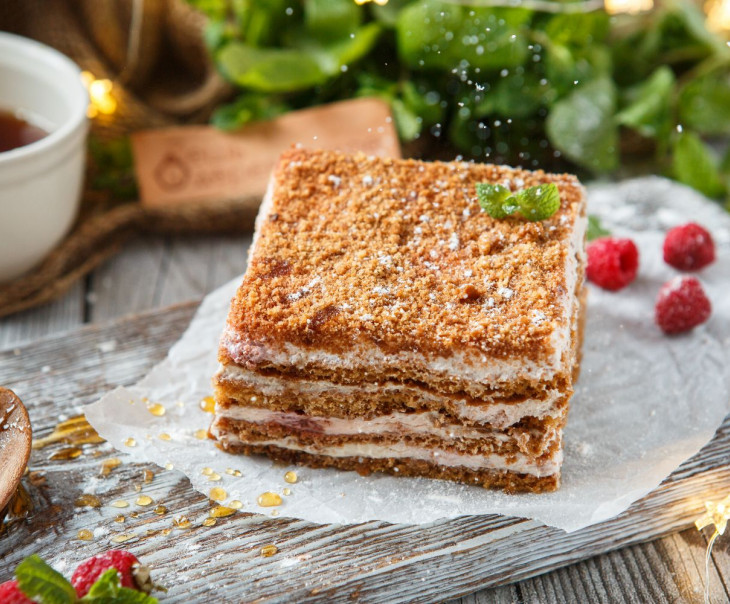 5530 Торт "Медовик праздничный" Вкусляндия  - Вид №1