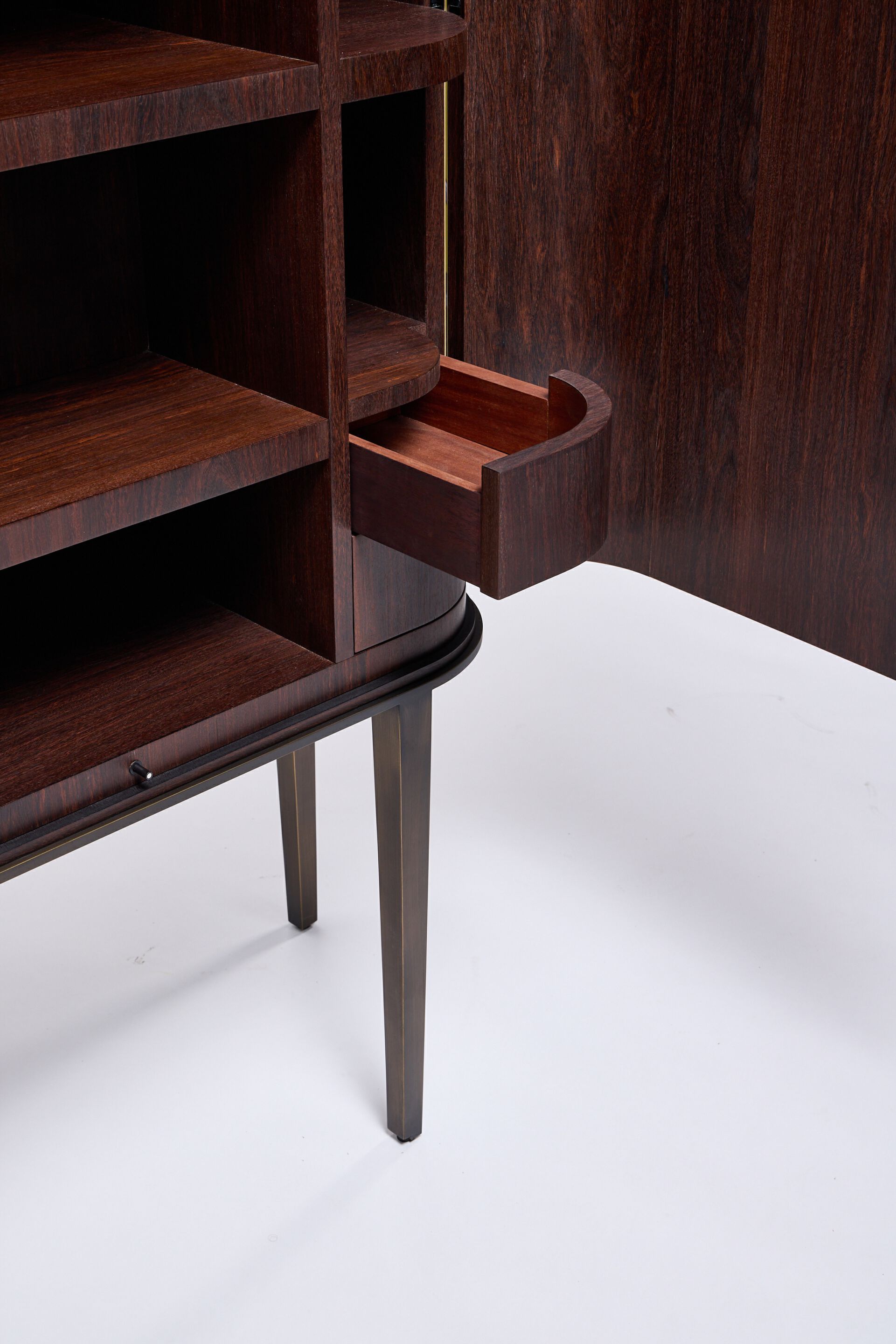 Деревянный шкаф с распашными дверцами REDA AMALOU DESIGN Limited Edition ARCH-00100147 - Вид №2