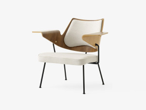 Деревянный стул с подлокотниками