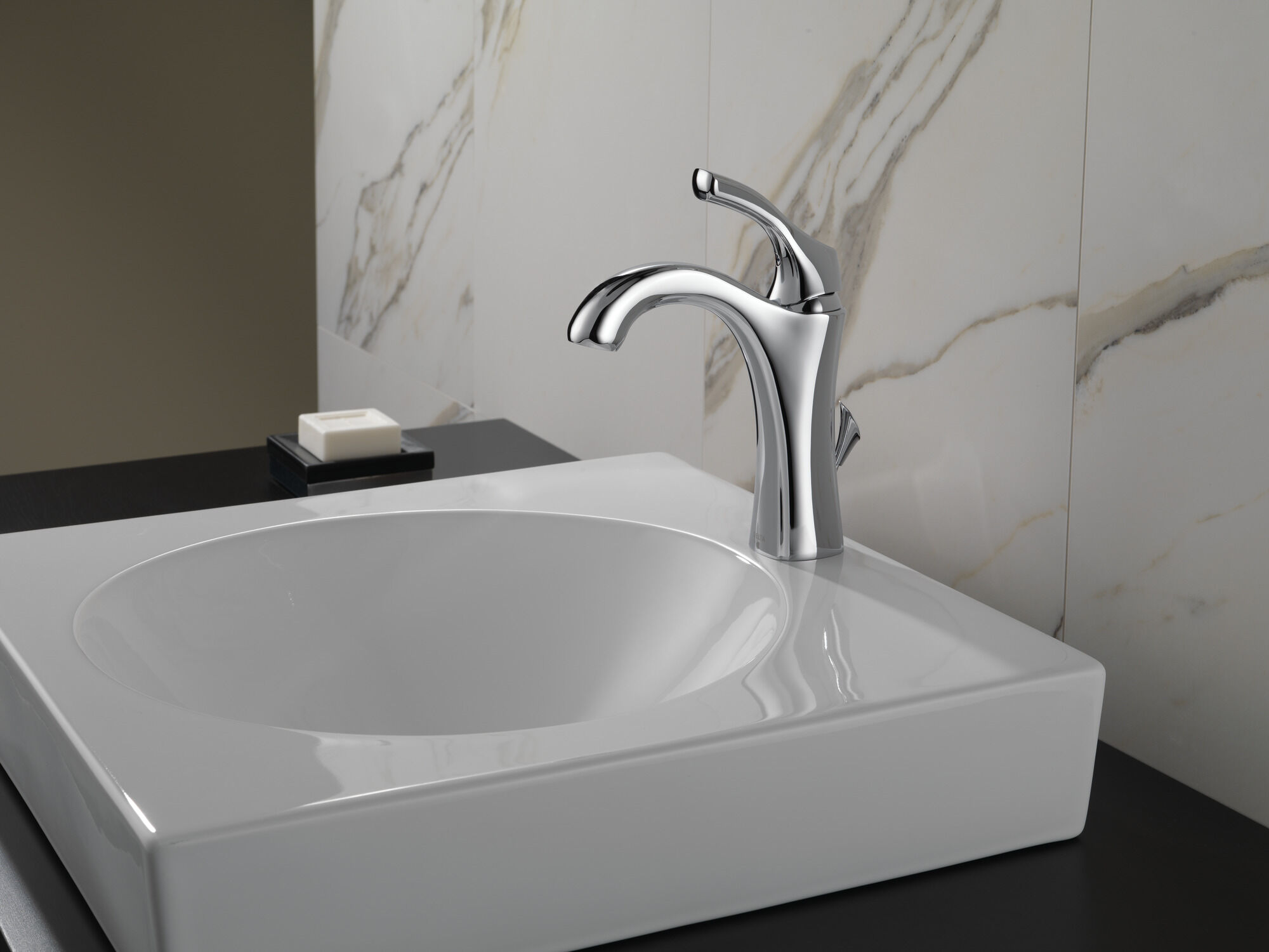 592-PT-DST Смеситель для ванной комнаты с одной ручкой Delta Faucet Addison Выдержанный оловянный  - Вид №4