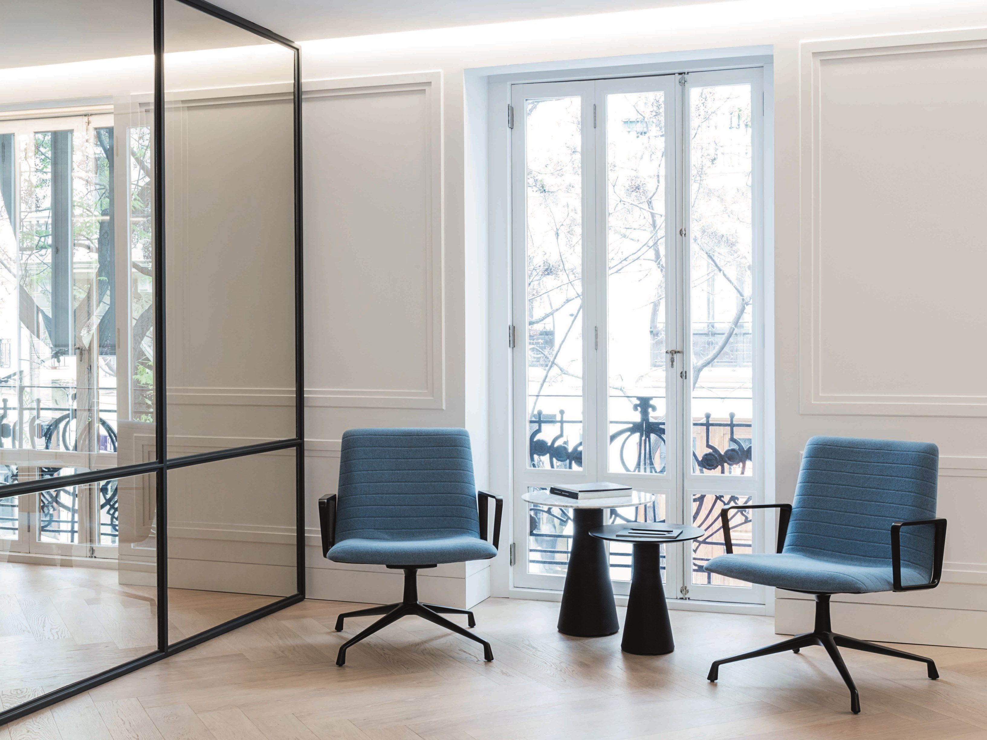 4-спицевые подлокотники поворотный операционный офисный стул Andreu World Flex Executive ARCH-00055425 - Вид №1