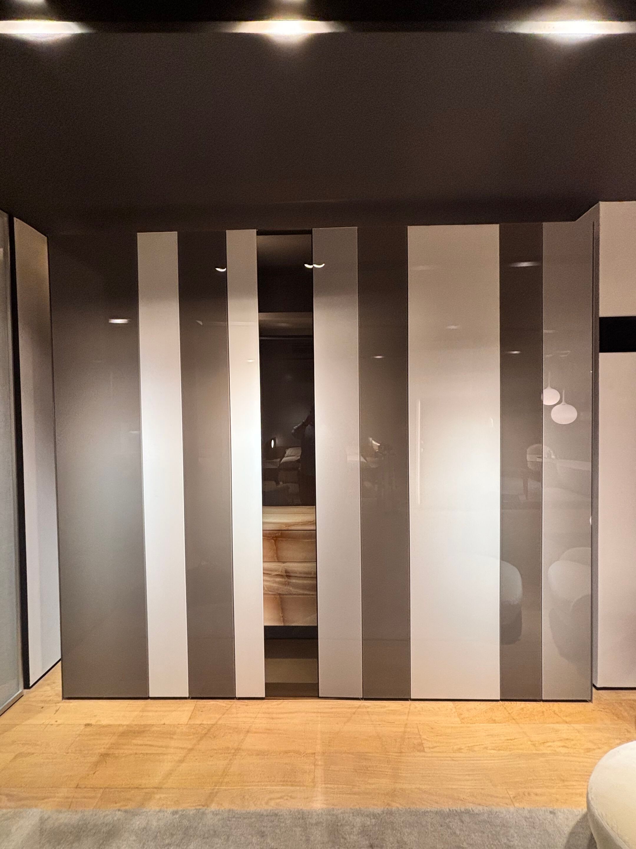 Стеклянный шкаф с комодом In Stock озеро ARCH-00048310 - Вид №1