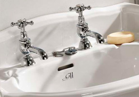 Gentry Home Смеситель для раковины мостик на 2 отверстия 200мм Mayfair Темное золото GH102506 - Вид №1