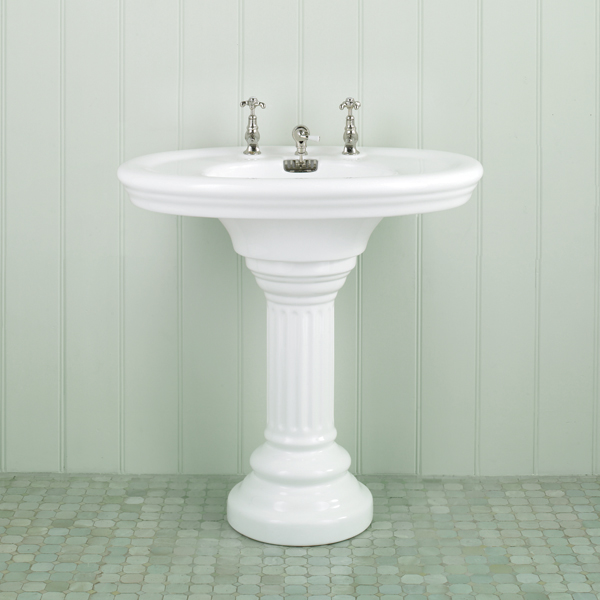 Старинный овальный умывальник на постаменте Antique The water monopoly sun-id-2132513