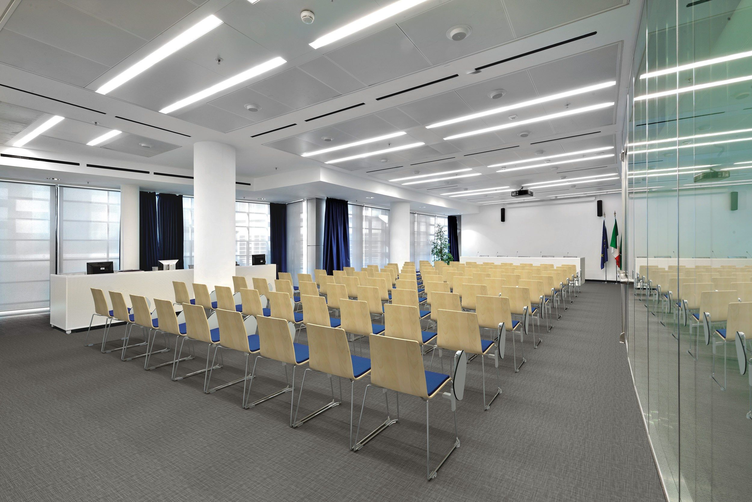 Штабелируемый стул с подлокотниками Ares Line Woody ARCH-00056913 - Вид №7