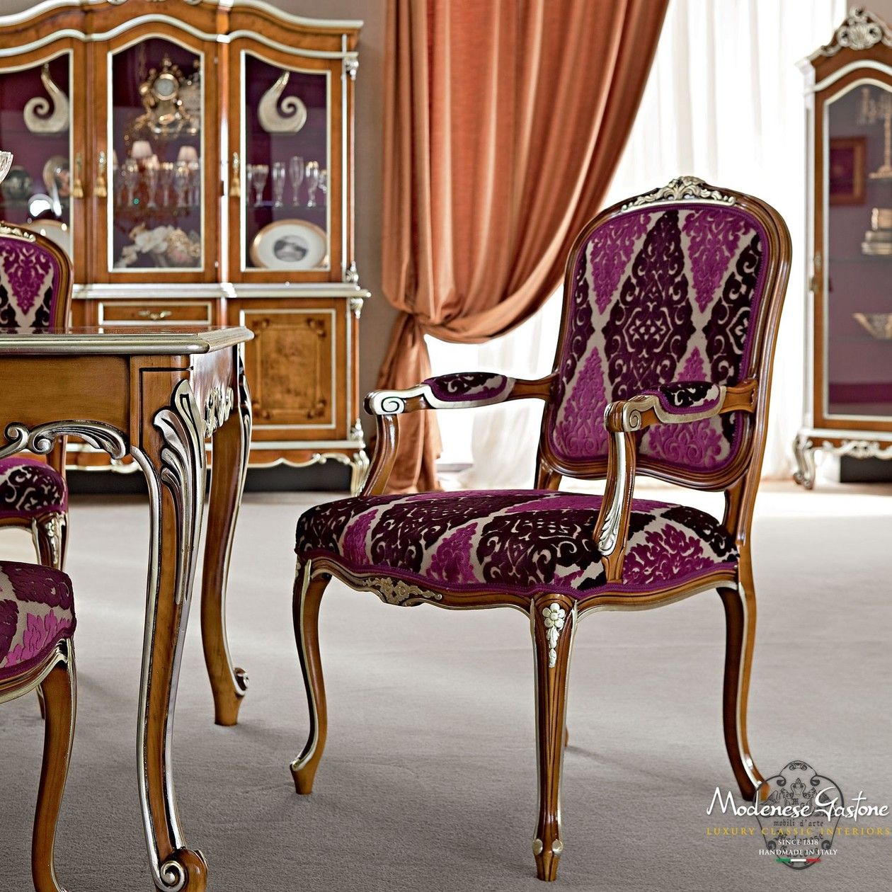 Мягкий тканевый стул с подлокотниками Modenese Luxury Interiors Casanova ARCH-00062843