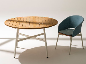 Круглый садовый стол