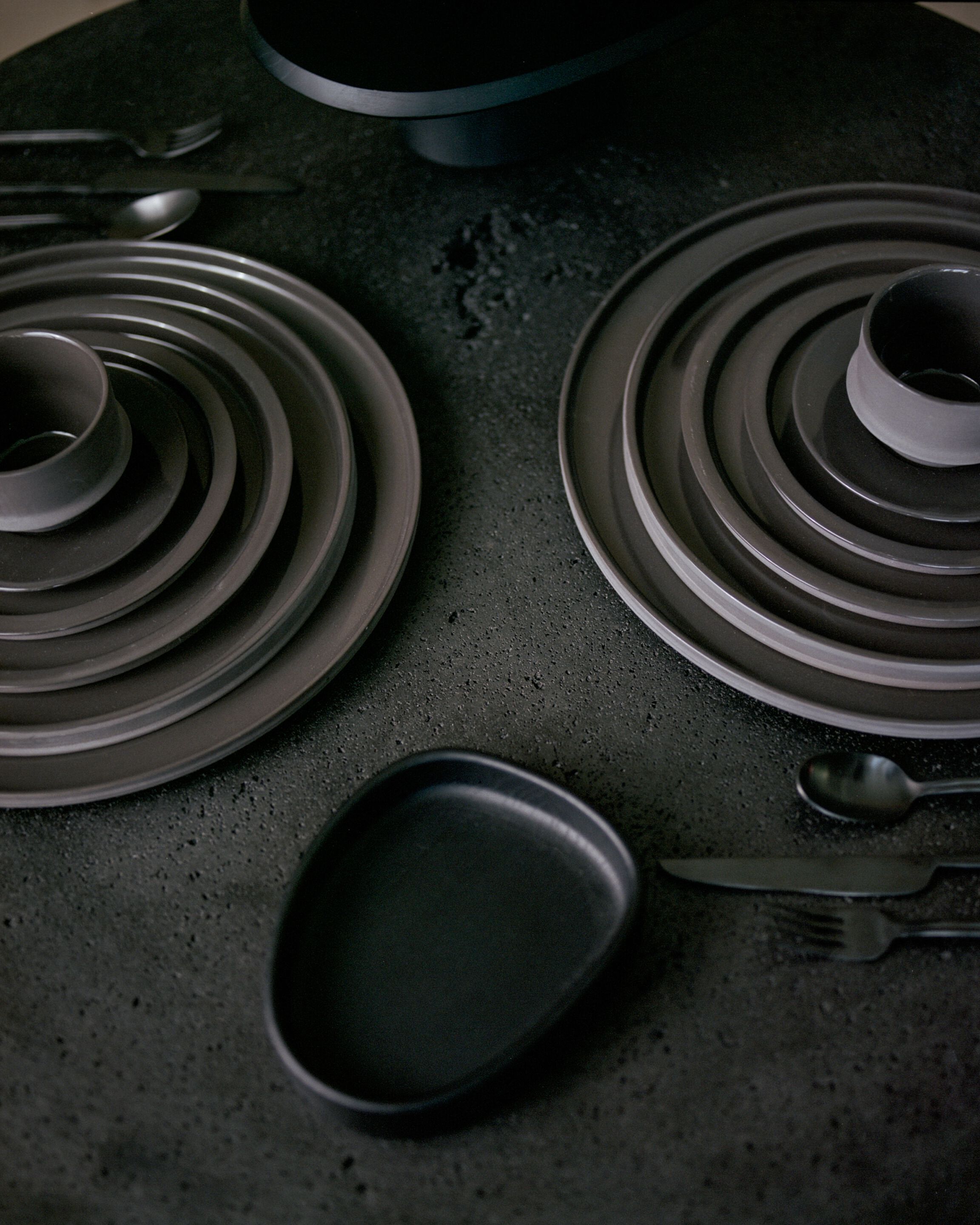 Круглая фарфоровая сервировочная тарелка Serax Dune ARCH-00064675 - Вид №9