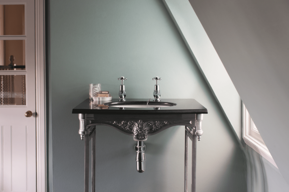 Гранитная столешница на 1,2 или 3 отверстия с подстольем из полированного алюминия  Burlington G7 1TH, T38 ALU, G12 65см х 57,5см  - Вид №2