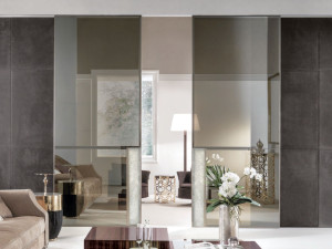 Стеклянная дверь