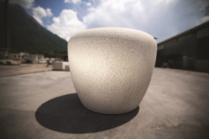 Реконструированный каменный круглый плантатор