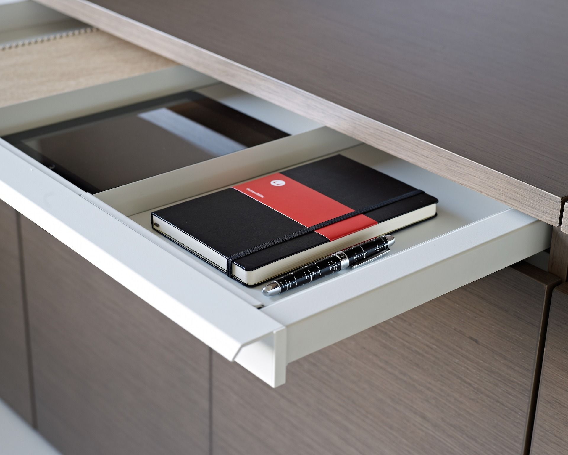 Стол с регулируемой высотой и звукопоглощающими перегородками Herman Miller макет студии ARCH-00126839 - Вид №61