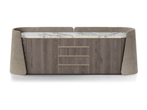 Деревянный шкаф с стеганым покрытием