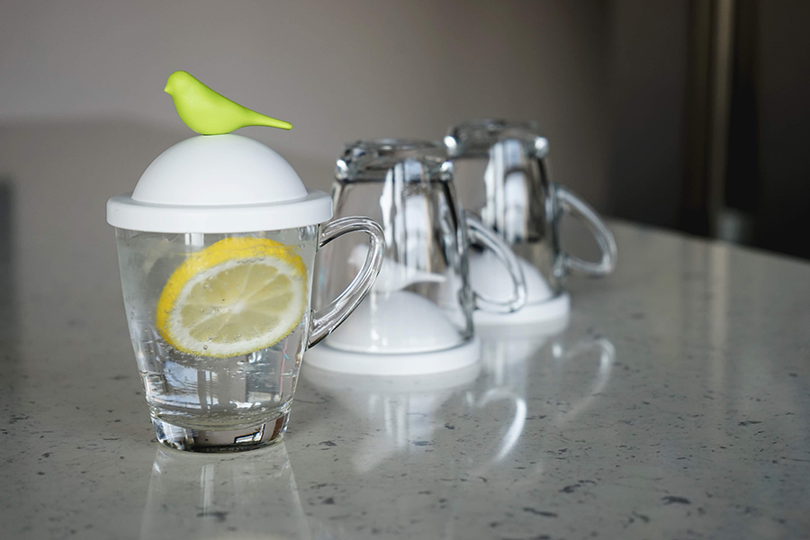 QL10300-WH-GN Чашка с крышкой sparrow, белая с зеленым Qualy  - Вид №3