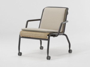 Кресло из ротанга и алюминия с колесами