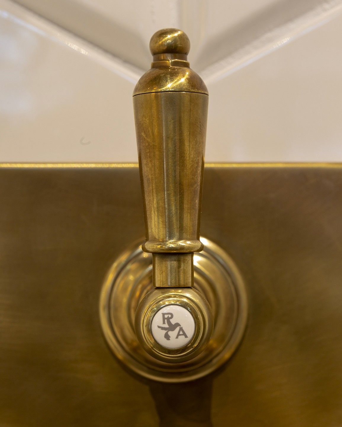 Смеситель для биде с 3 отверстиями для пола с поворотным горлышком Park Avenue Caruso ARCH-00040833 - Вид №2