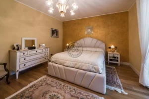 GH LAZZERINI Кровать с мягким изголовьем