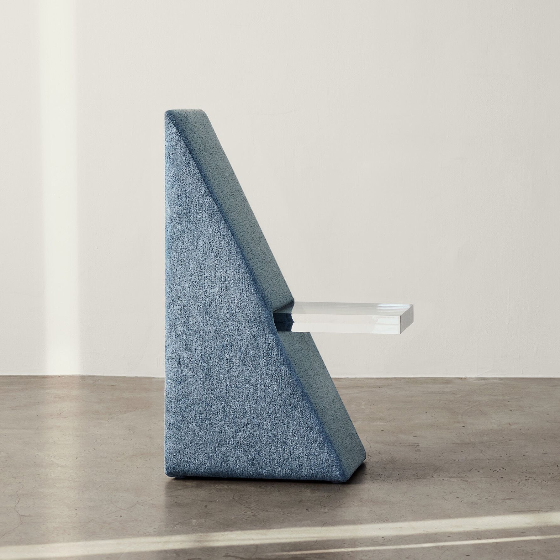 Стул из ткани с прозрачным люцитовым сиденьем Caroline Chao BLOC ARCH-00060139 - Вид №1