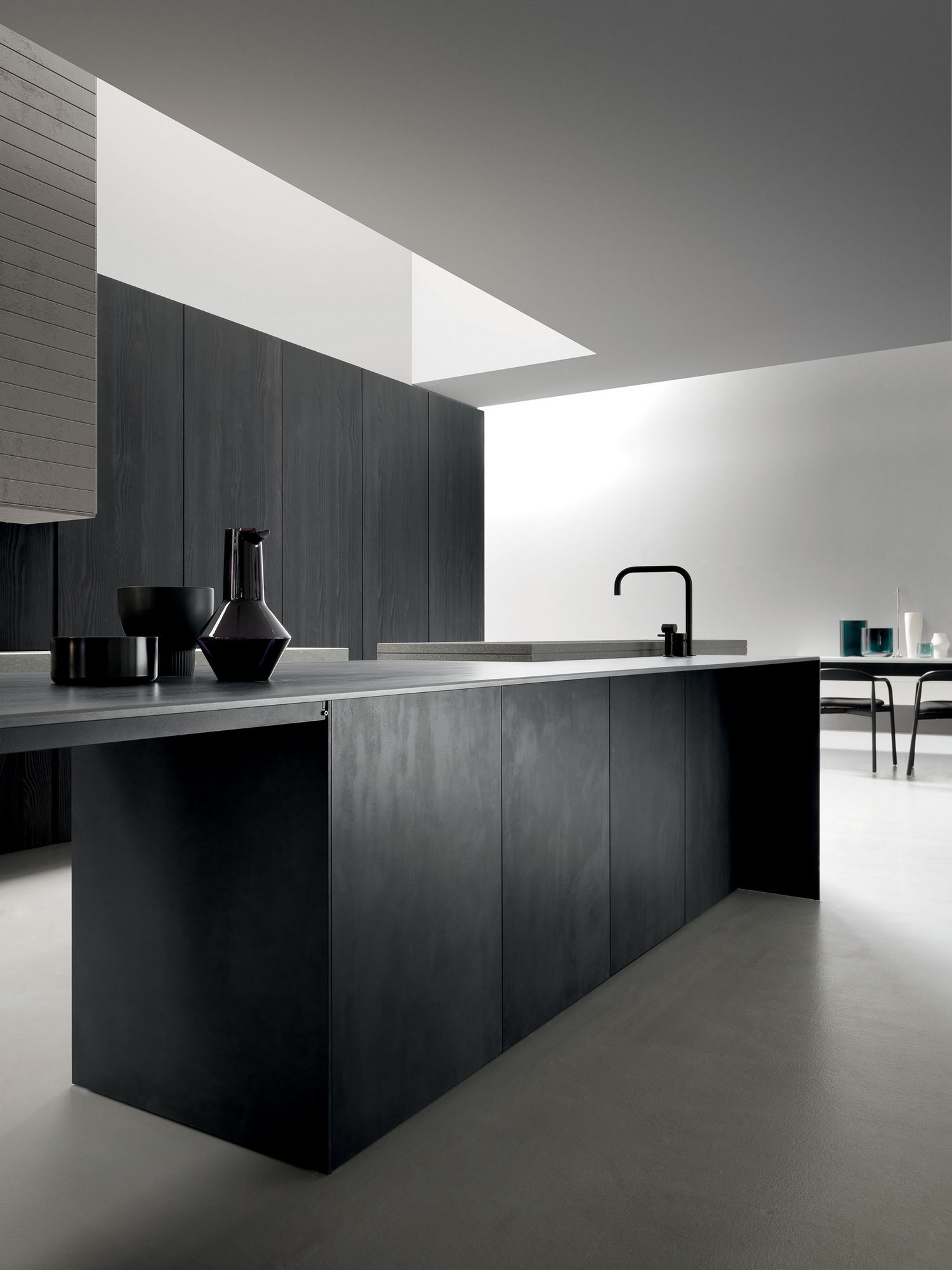 Кухня с каменным островом piasentina, керамогранитом black и кедром MODULNOVA Blade ARCH-00048576 - Вид №5