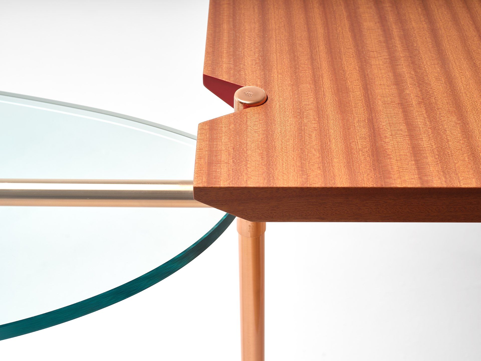 Угловой стол из меди и дуба и стекла EPÒNIMO Big Sur ARCH-00108816 - Вид №3
