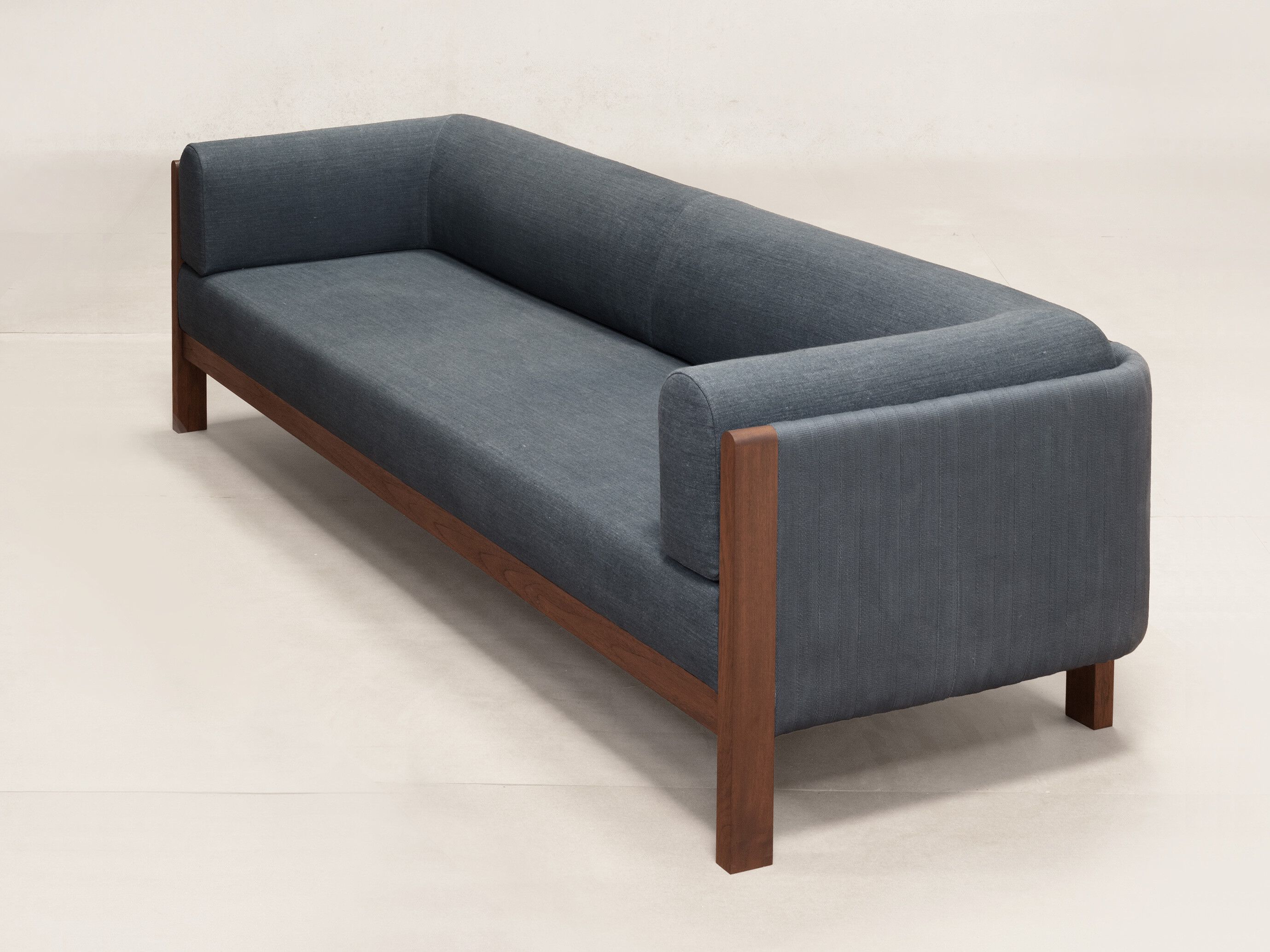 3-местный тканевый диван Phantom Hands Niwar ARCH-00033776