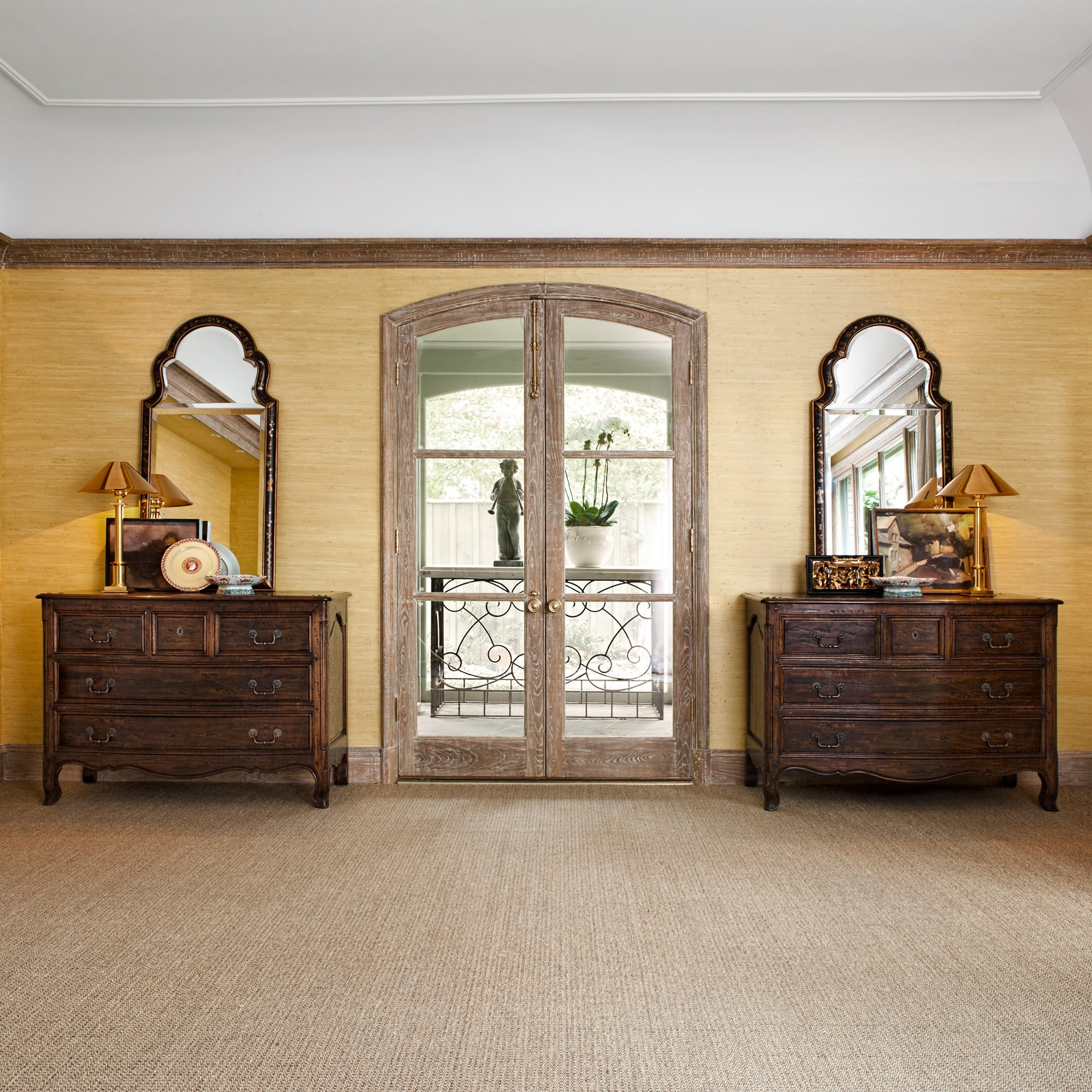 Тумбочка 10116-830-002 Lorraine Chest Ambella  - Вид №2