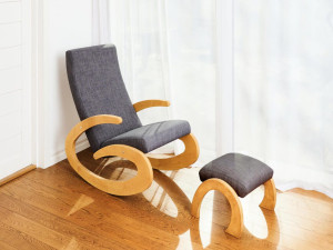 Тканевое кресло-качалка с подставкой для ног