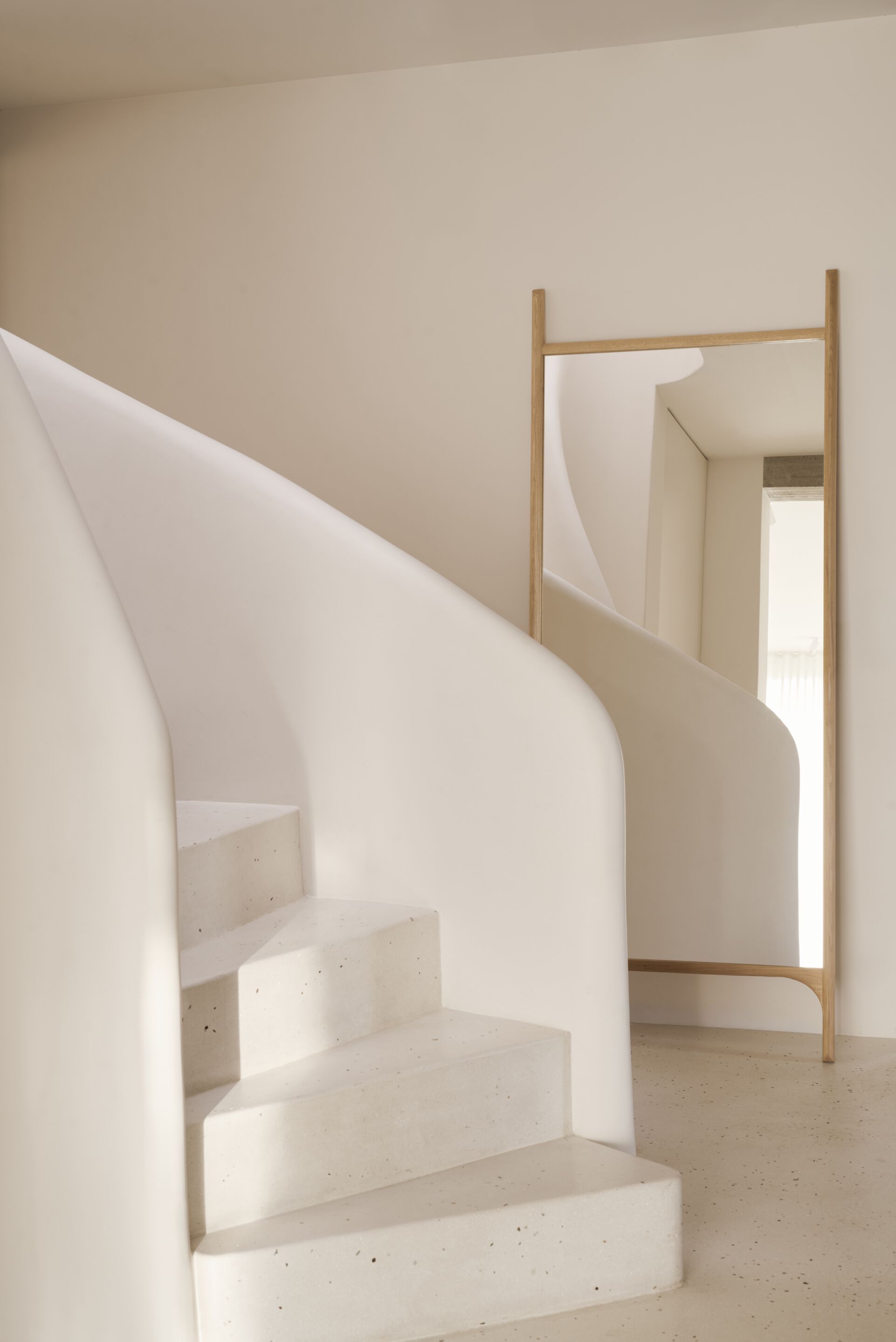 Прямоугольное напольное зеркало в рамке Ethnicraft PI ARCH-00025521 - Вид №7