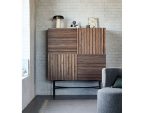 Деревянный шкаф