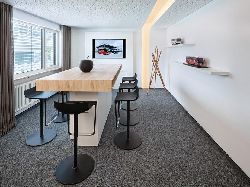 Wiesner-Hager Регулируемый по высоте барный стул из полиуретана с подставкой для ног Macao 2250 - Вид №3