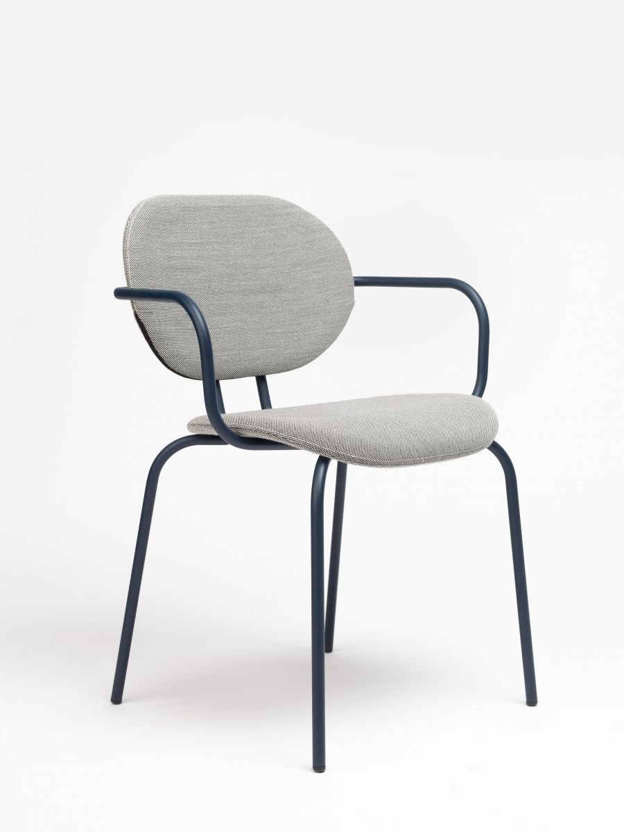 Стальной стул с подлокотниками со встроенной подушкой ONDARRETA Hari ARCH-00138789 - Вид №1