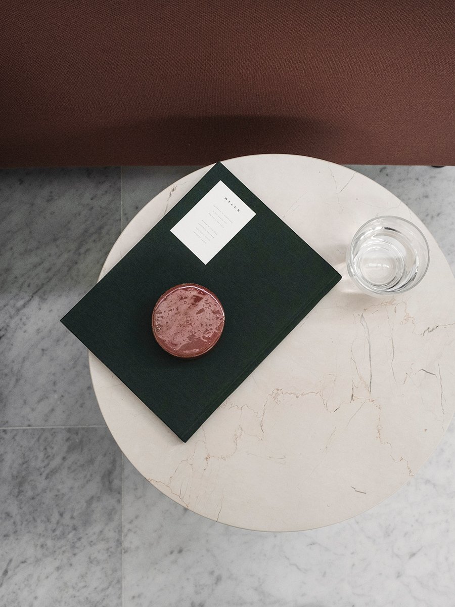 1180539 MENU Приставной столик Androgyne Черная база  - Вид №10