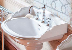 Gentry Home Центр смесителя для раковины до центра два отверстия под смеситель мм Antique Темное золото GH102494 - Вид №1