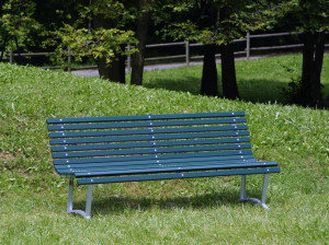 Сосновая скамья со спинкой