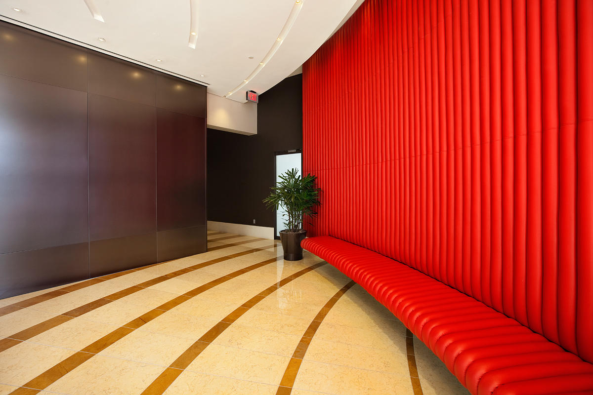 FSRT682 Система облицовки стен Levele с минимальным количеством панелей; вставки из нержавеющей стали, отделка «горный хрусталь»; vivigraphix graphica с прослойкой водорослей и стандартной отделкой; и бамбуковый шпон Forms-surfaces  - Вид №5