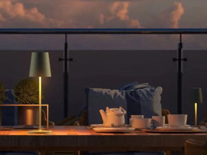 Аккумуляторная настольная лампа