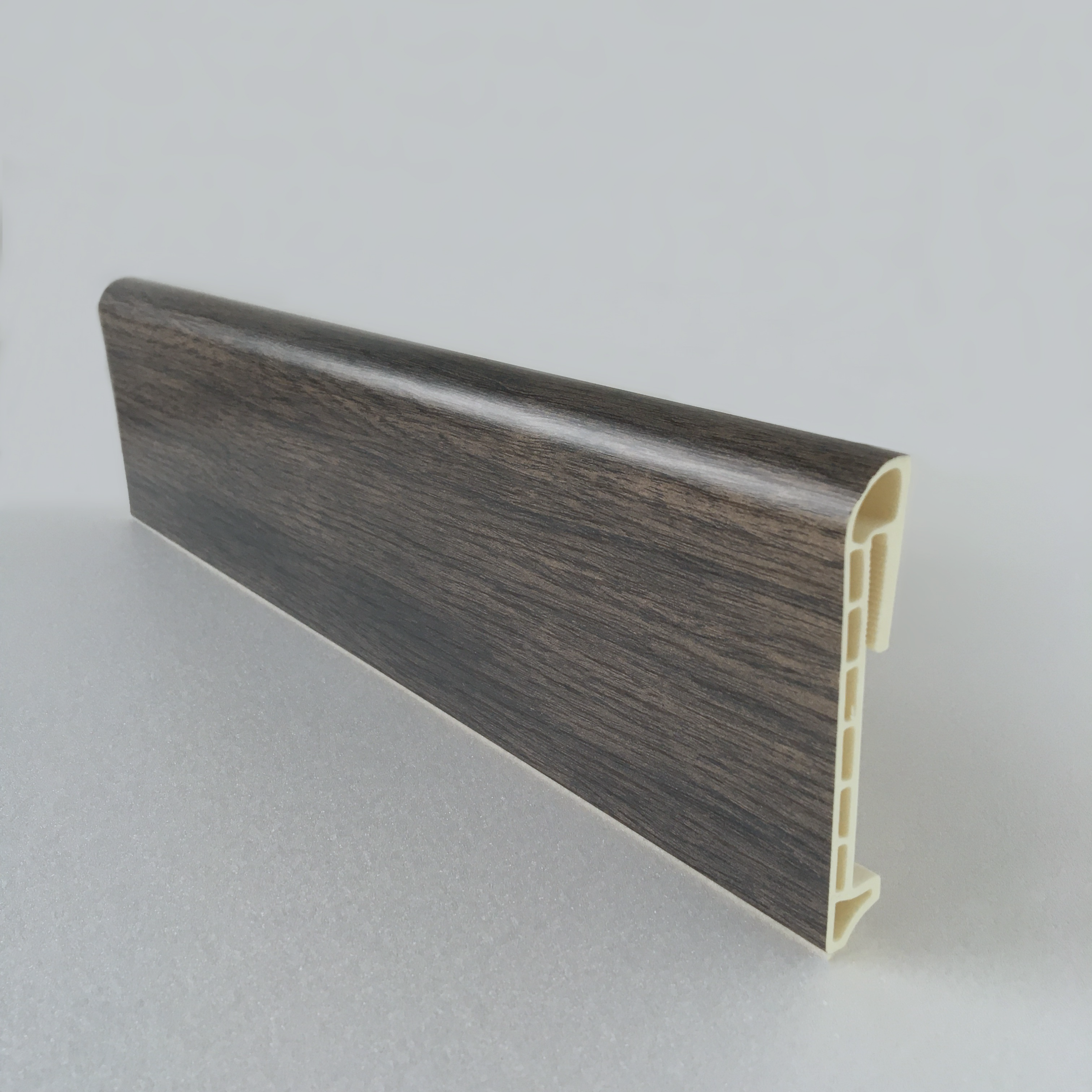 Напольный плинтус  Дуб мокко 80мм DEKOR PANEL DP054