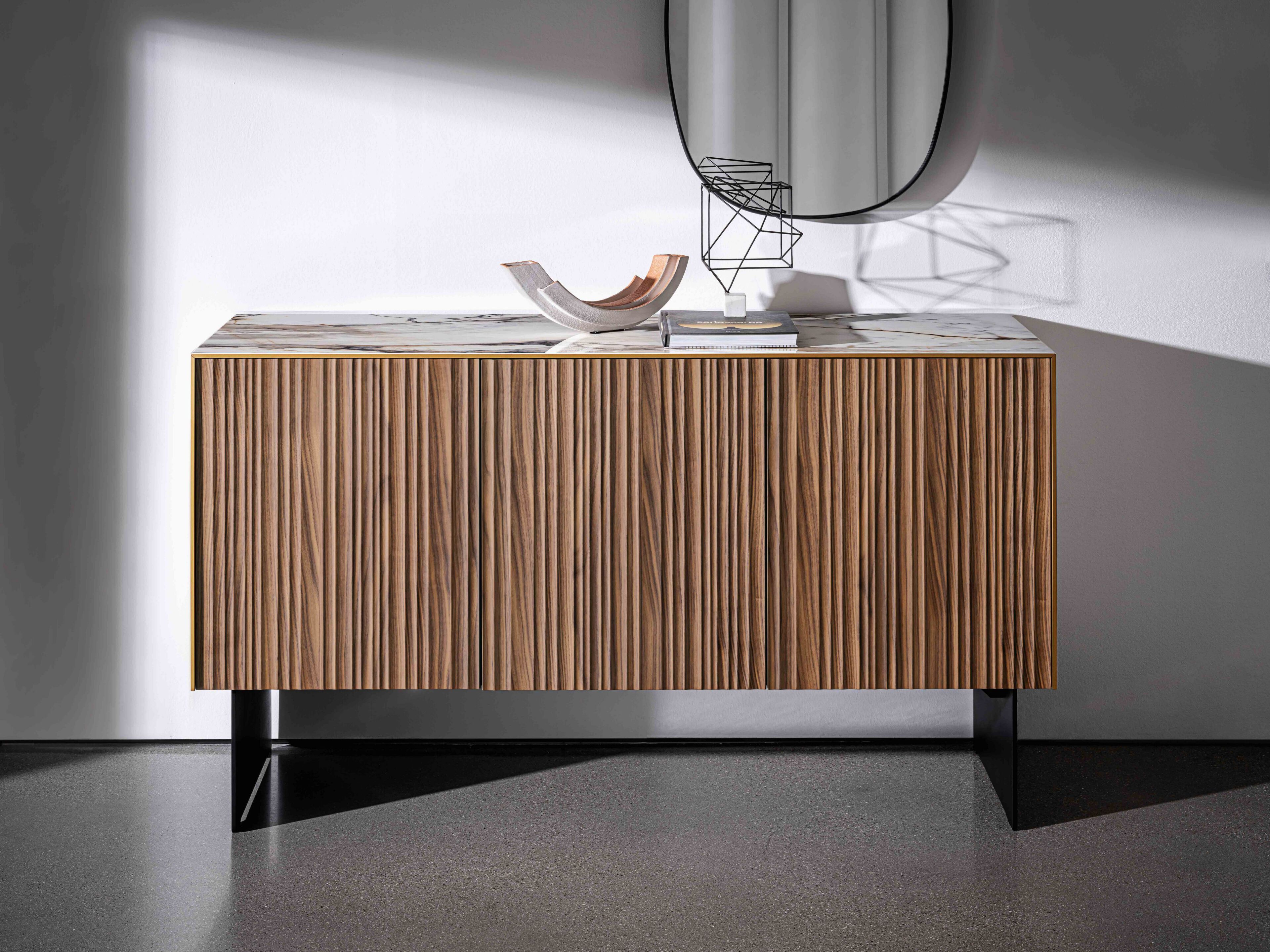 Шкаф с деревянными распашными дверями Sovet Italia KALA ARCH-00041056